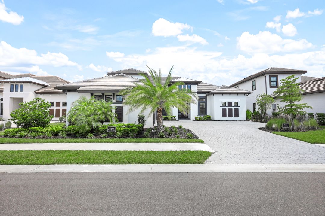 15572 Montello Ln, Naples, FL 34114