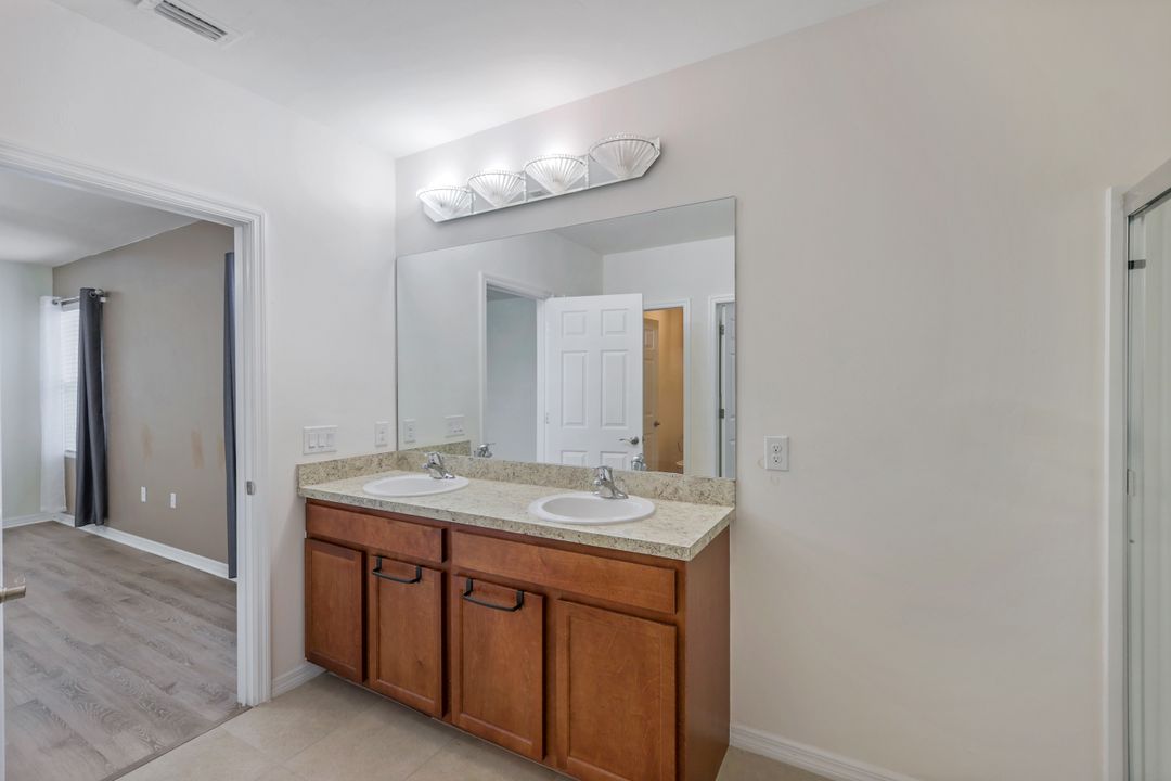 3440 Cancun Ct, Cape Coral, FL 33909
