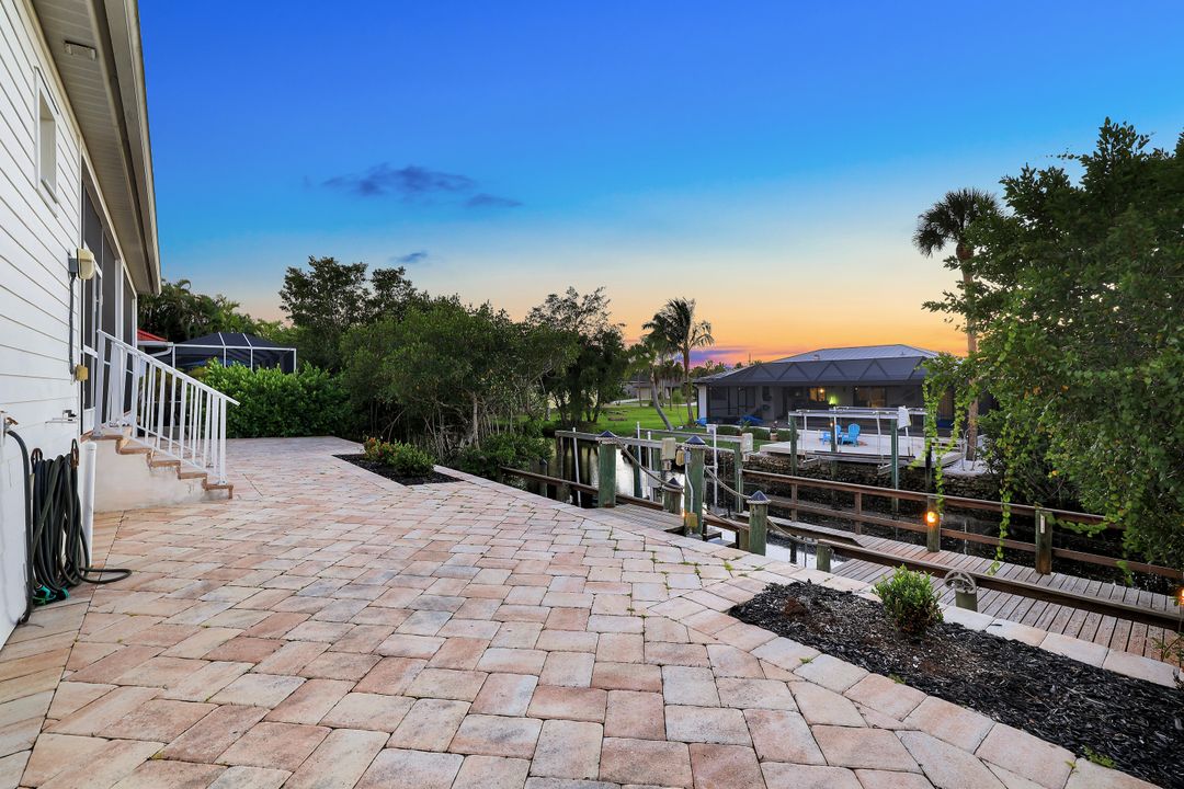 27080 Flamingo Dr, Bonita Springs, FL 34135