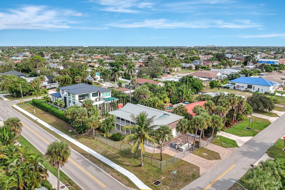 9500 Vanderbilt Dr, Naples, FL 34108