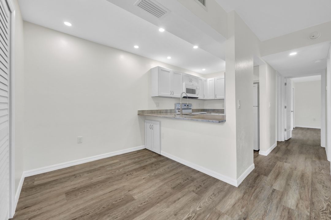 330 Kon Tiki Dr #D-1, Naples, FL 34113