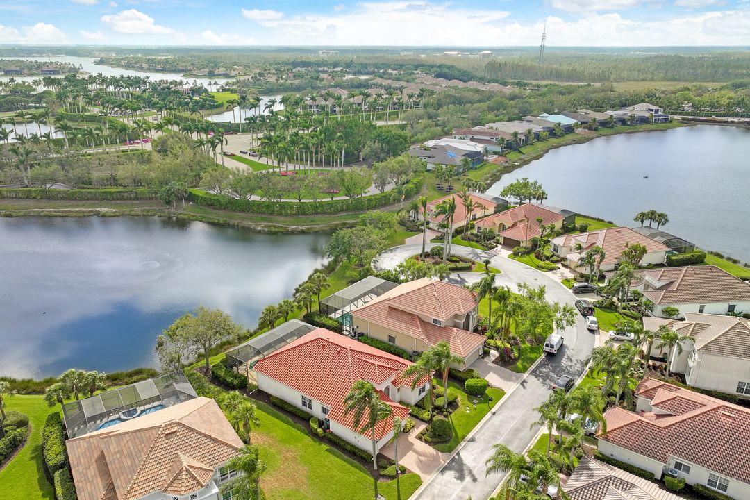 9956 St Moritz Dr, Miromar Lakes, FL 33913