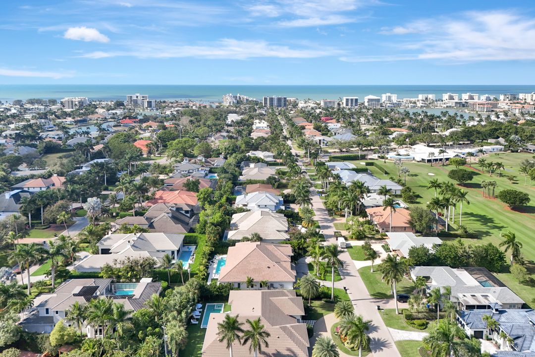 680 Wedge Dr, Naples, FL 34103