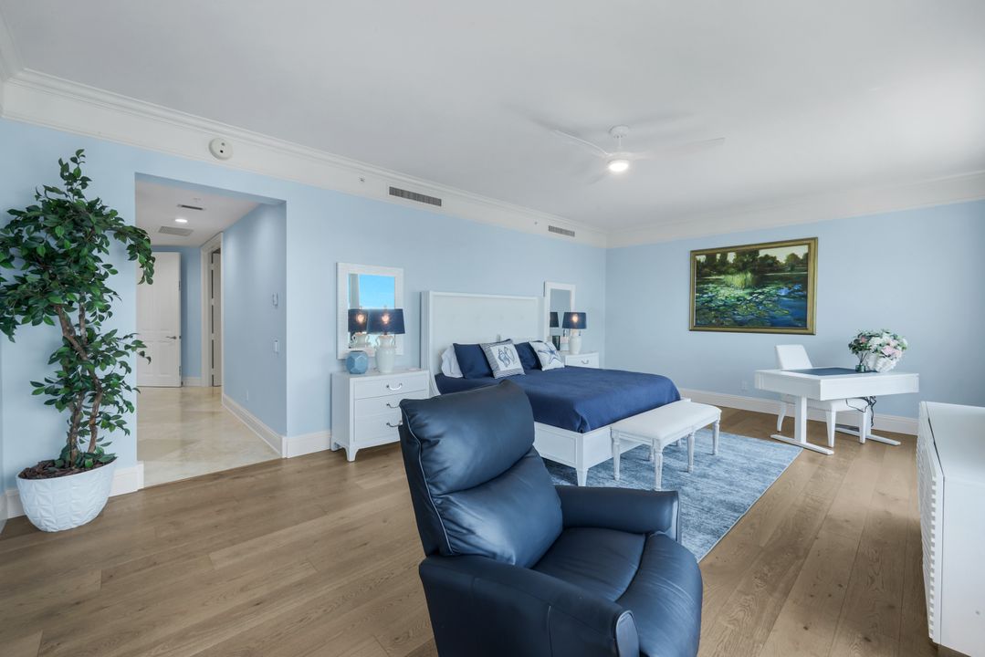 81 Seagate Dr, Naples, FL 34103