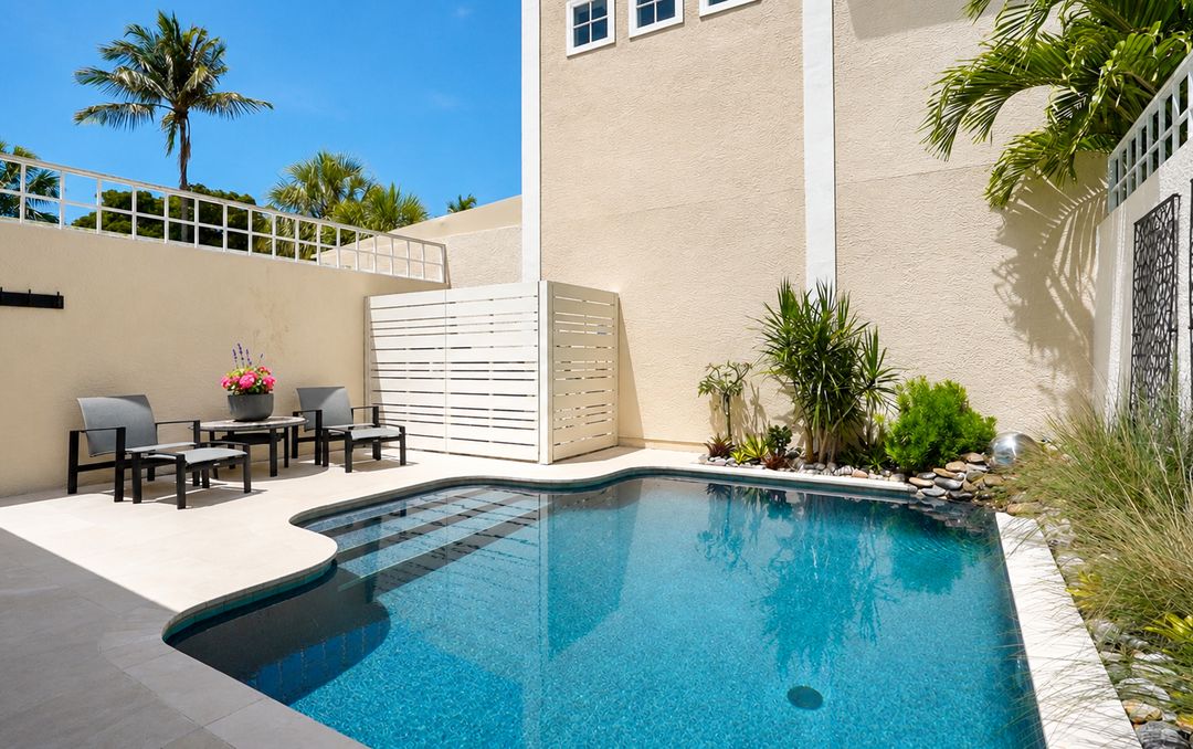 1070 5th St S, Naples, FL 34102