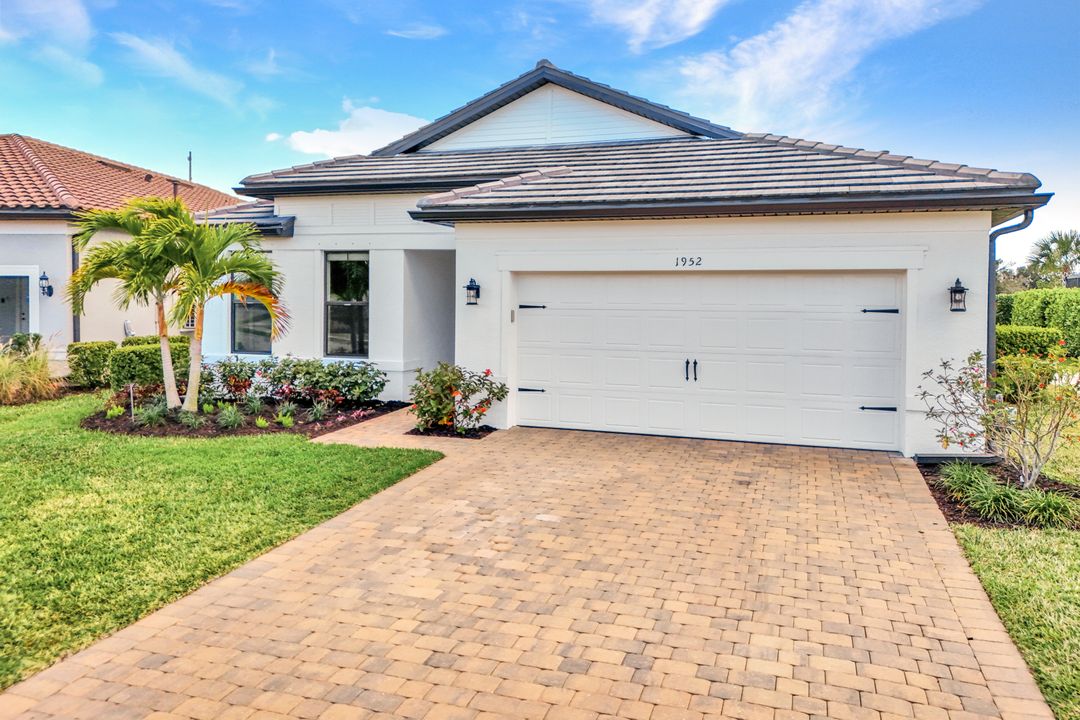 1952 Yellowfin Cir, Naples, FL 34114