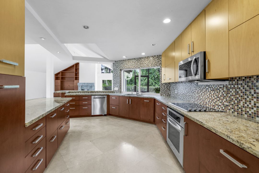 4502 Silver Fox Dr, Naples, FL 34119