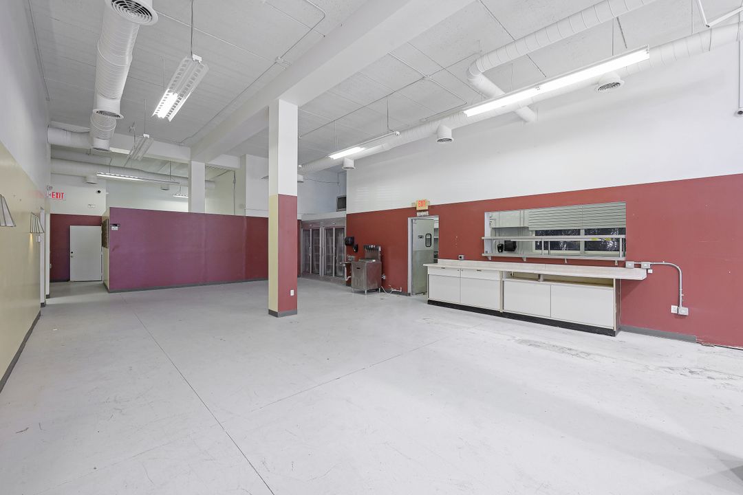 11387 Tamiami Trail E, Naples, FL 34113