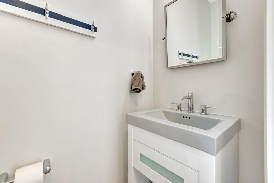 160 Broad Ave S, Naples, FL 34102