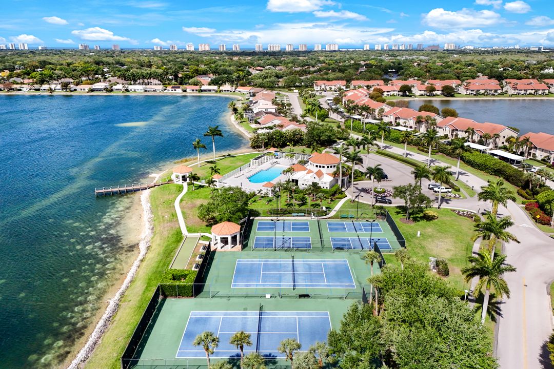 7706 Jewel Ln, Naples, FL 34109