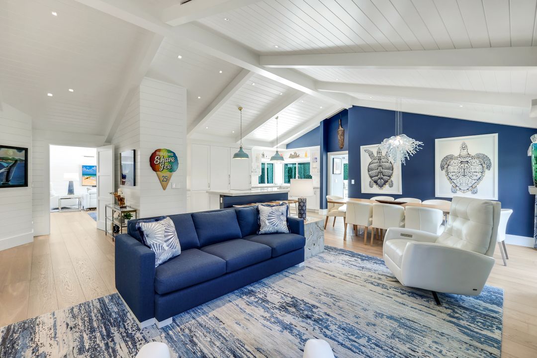 812 Tallow Tree Ct, Naples, FL 34108