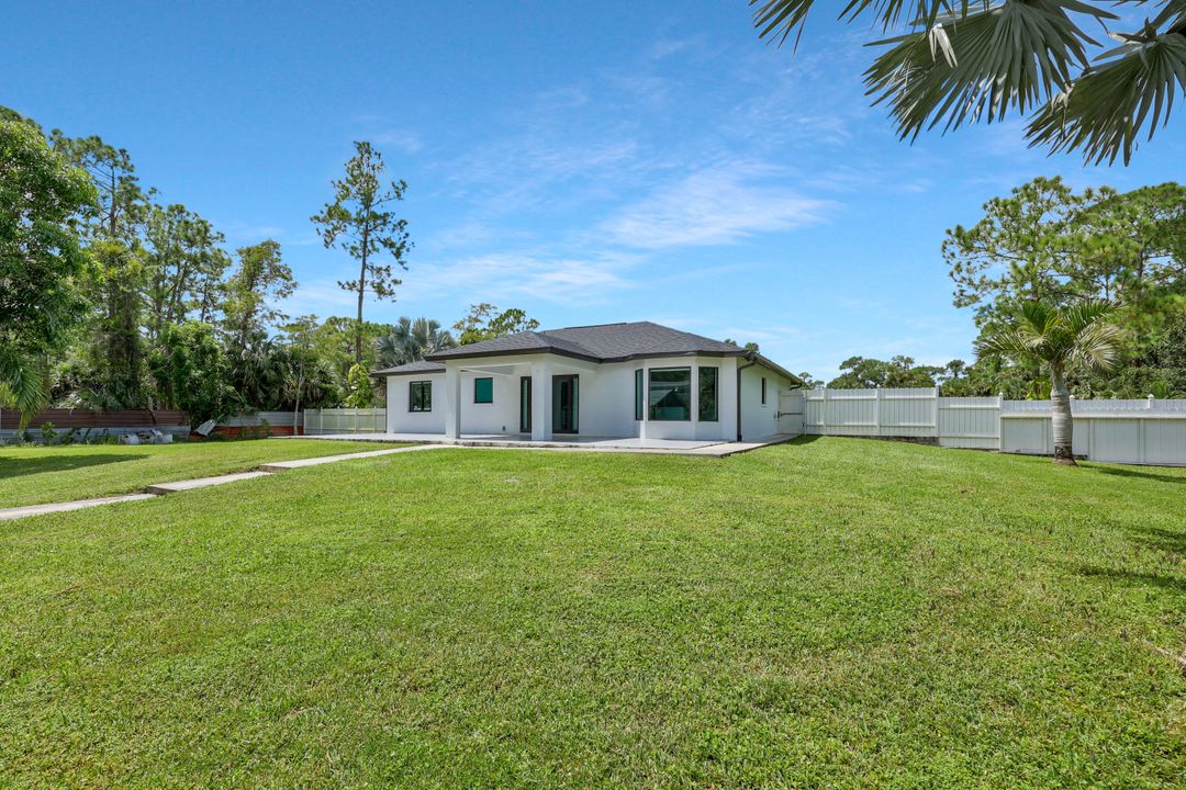 380 4th St NE, Naples, FL 34120