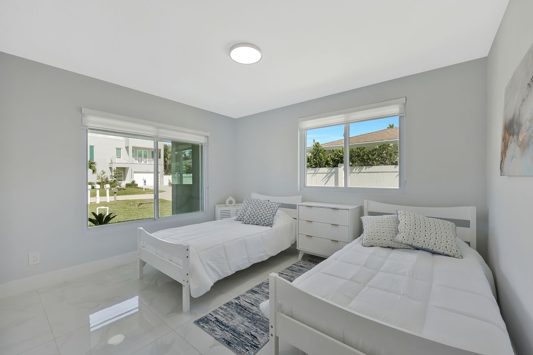 532 103rd Ave N, Naples, FL 34108