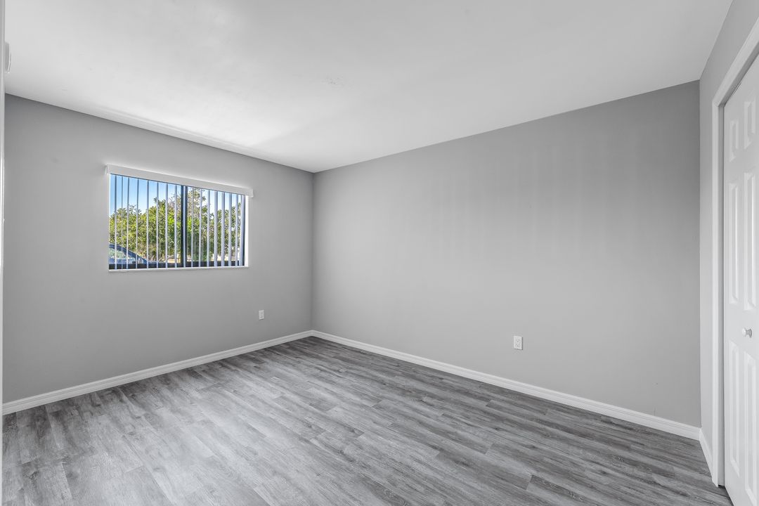 4815 Tudor Dr, Cape Coral, FL 33904