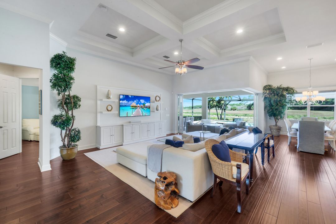 9238 Ores Cir, Naples, FL 34120