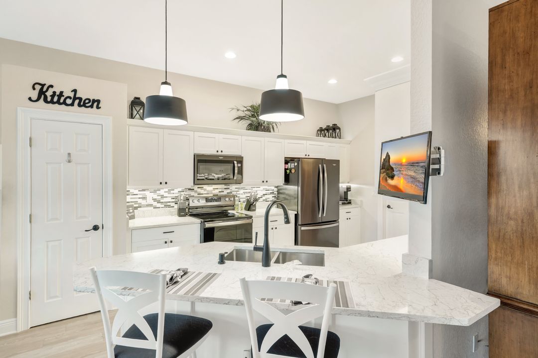 9127 Crystal Ct, Naples, FL 34120