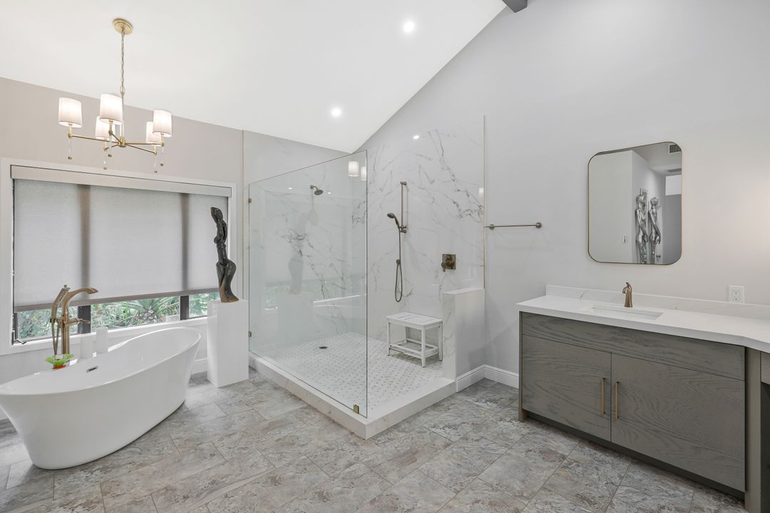 730 Bay Tree Ct, Naples, FL 34108