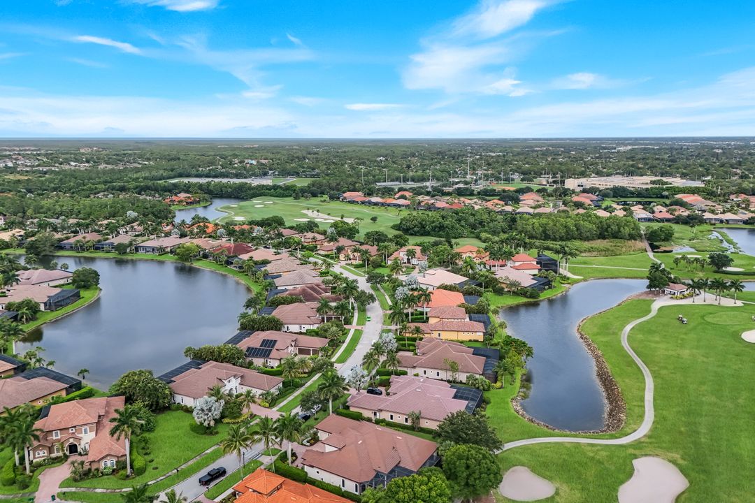 9002 Shenendoah Cir, Naples, FL 34113