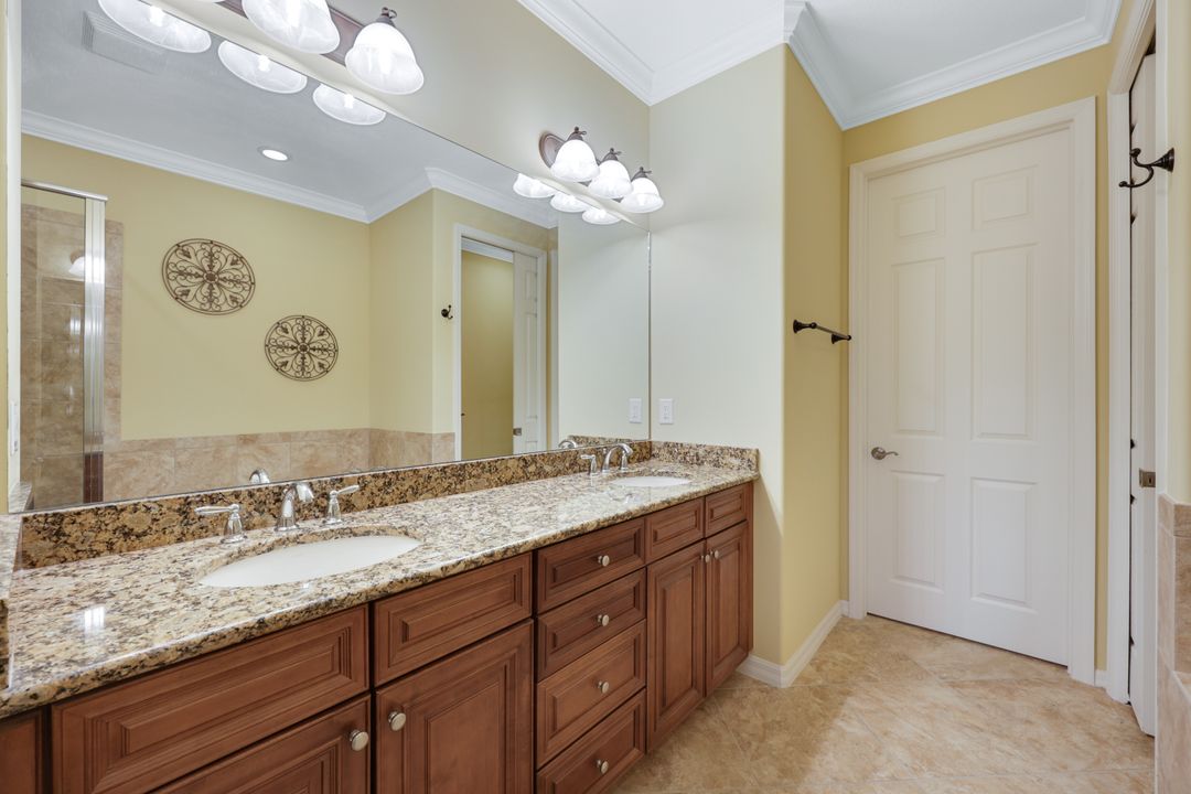 9027 Alturas Ln #3304, Naples, FL 34113