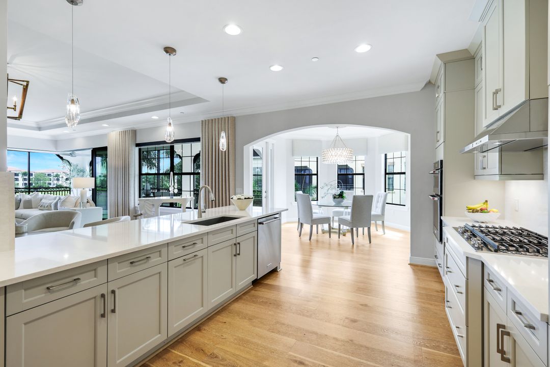 16391 Viansa Wy #202, Naples, FL 34110