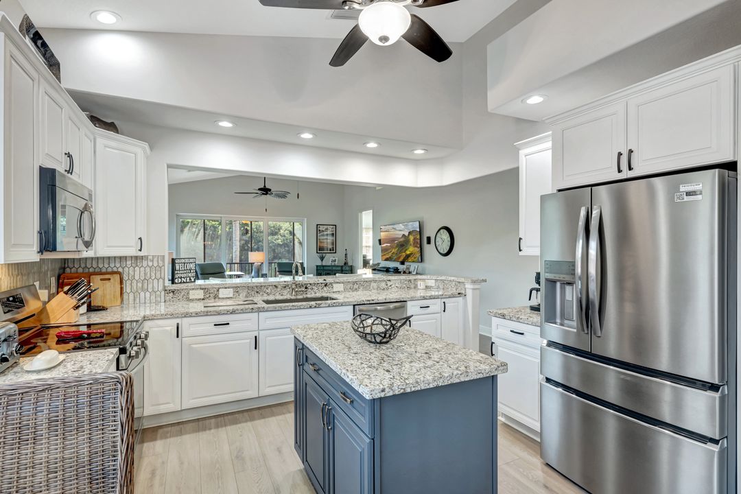 7842 Hawthorne Dr #1703, Naples, FL 34113