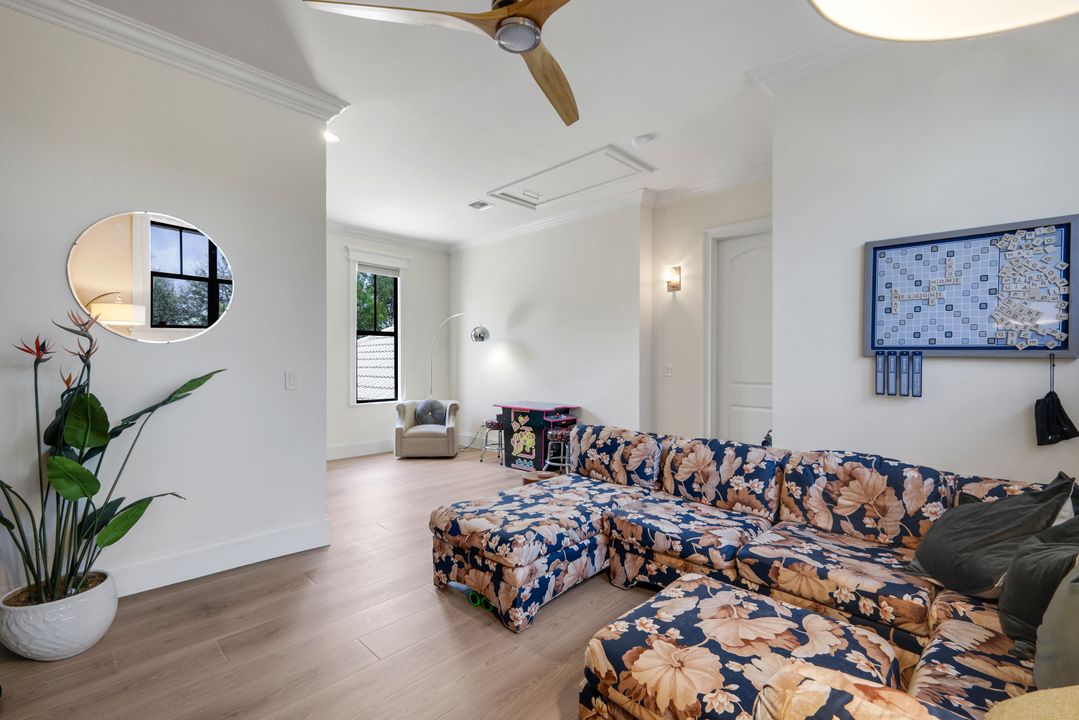 1455 Hemingway Pl, Naples, FL 34103