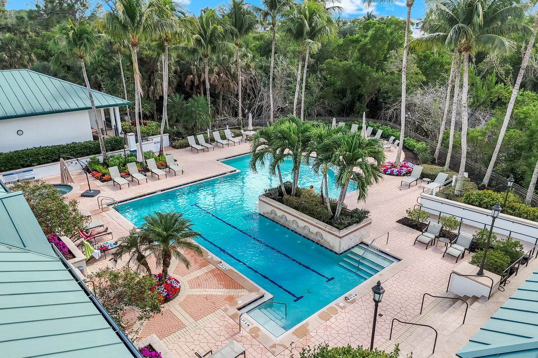 455 Cove Tower Dr #902, Naples, FL 34110