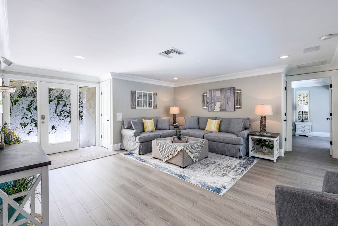 723 Willowhead Dr, Naples, FL 34103