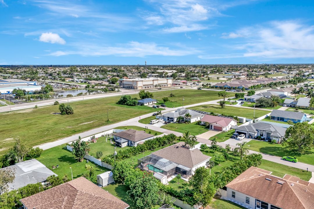 831 SW 17th Terrace, Cape Coral, FL 33991