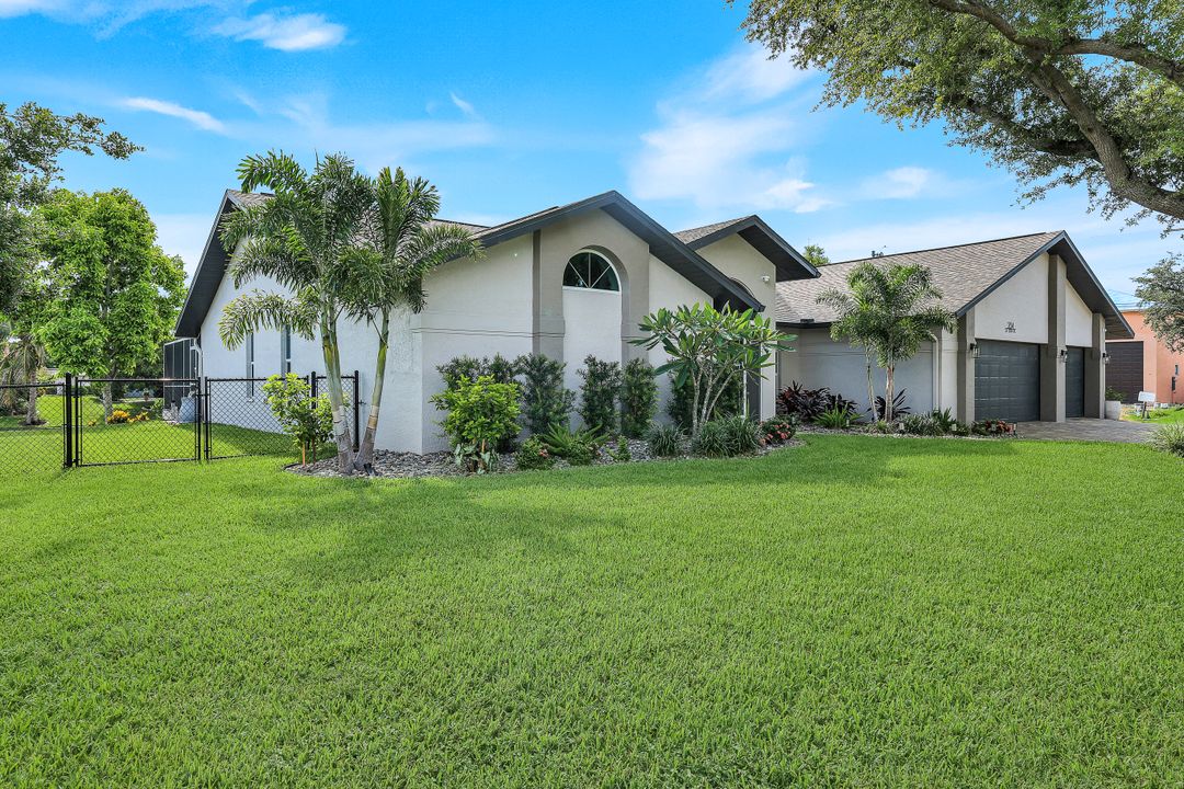 204 SE 20th Pl, Cape Coral, FL 33990