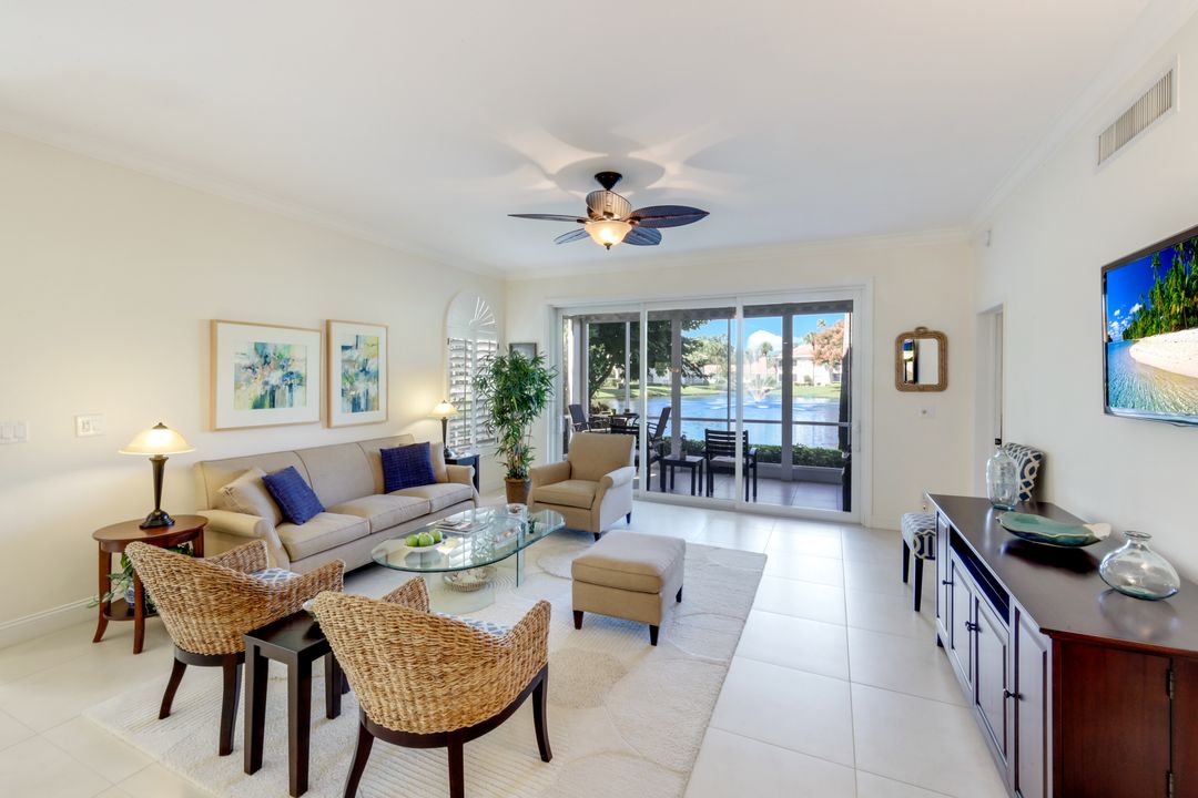 8453 Abbington Cir #811, Naples, FL 34108