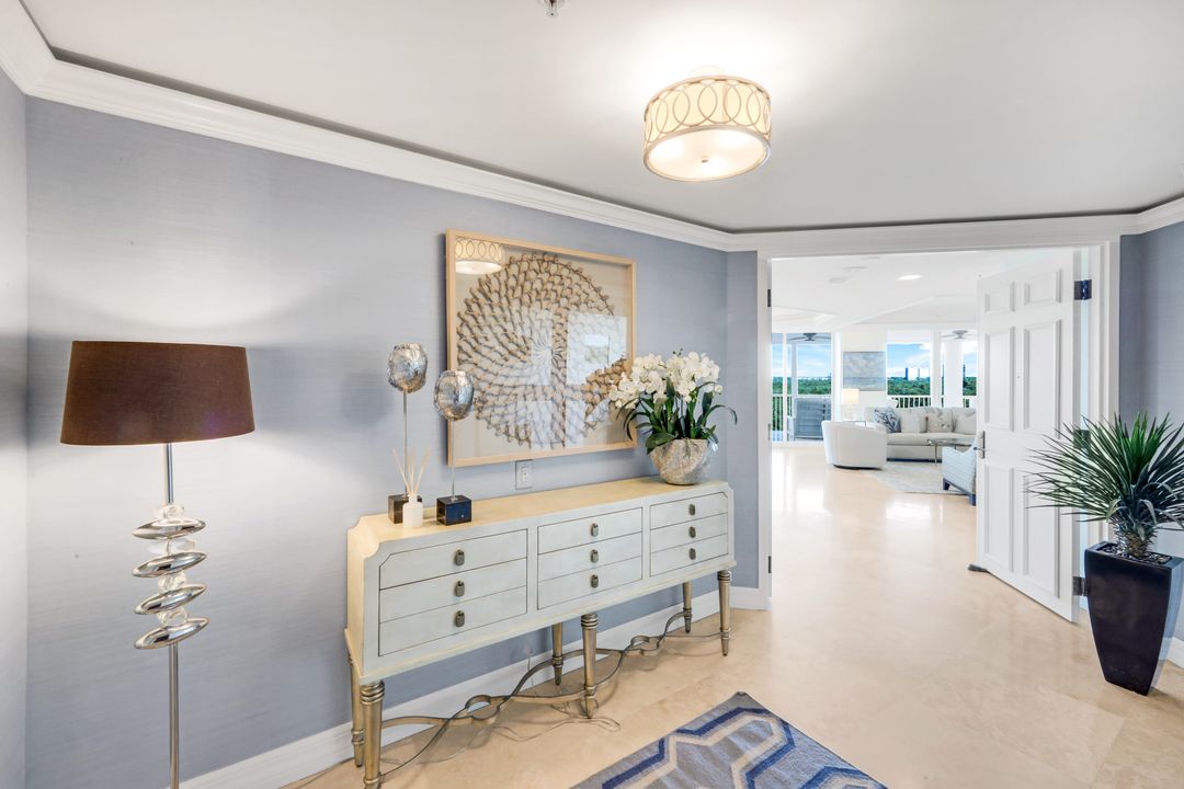 295 Grande Way #304, Naples, FL 34110