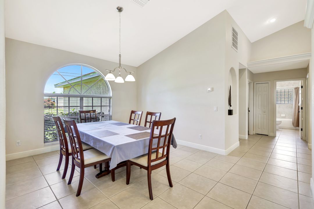 3317 SW 5th Pl, Cape Coral, FL 33914