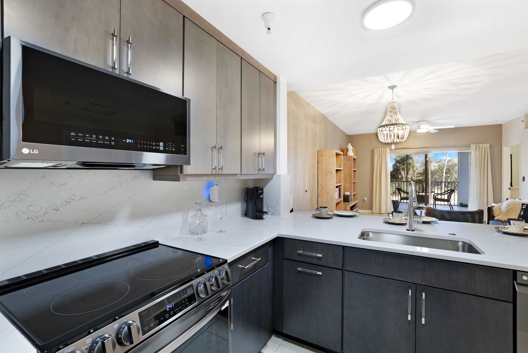 4455 Botanical Pl Cir #204, Naples, FL 34112