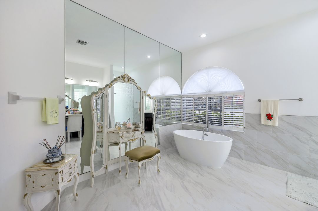 6689 Mill Run Rd, Naples, FL 34109