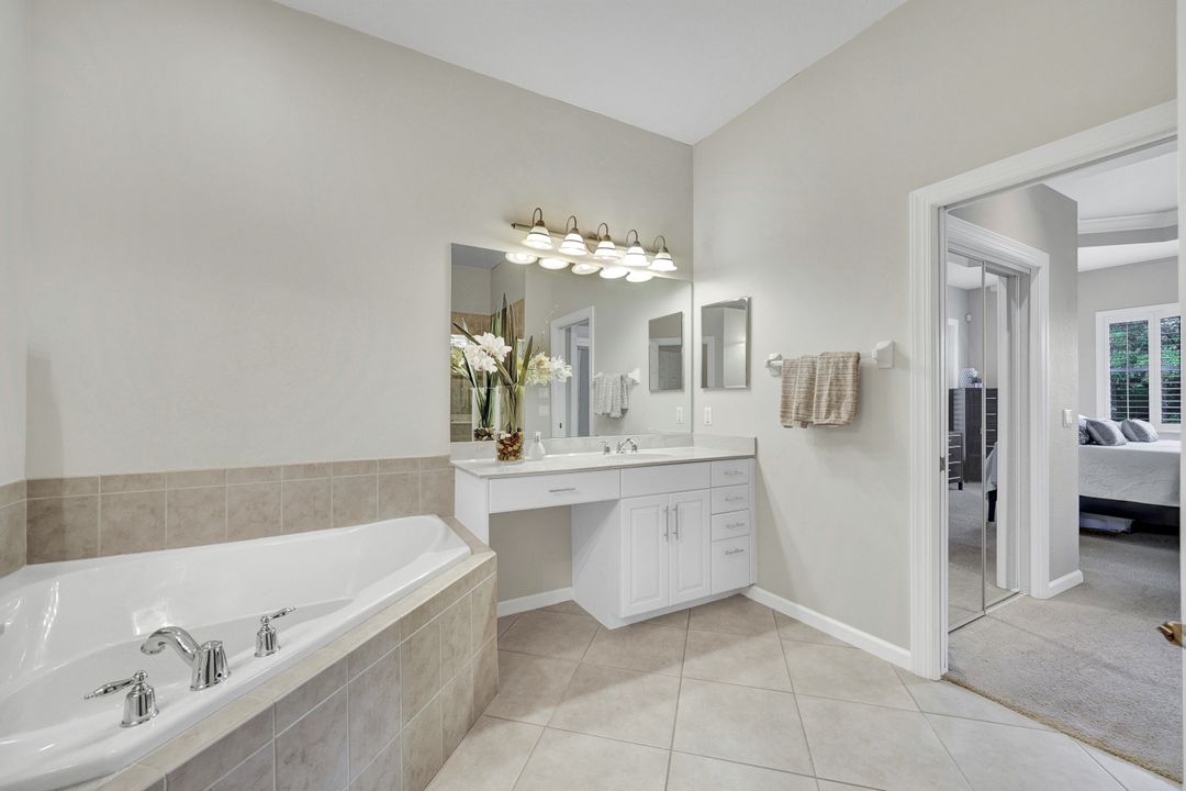 8723 Coastline Ct #202, Naples, FL 34120