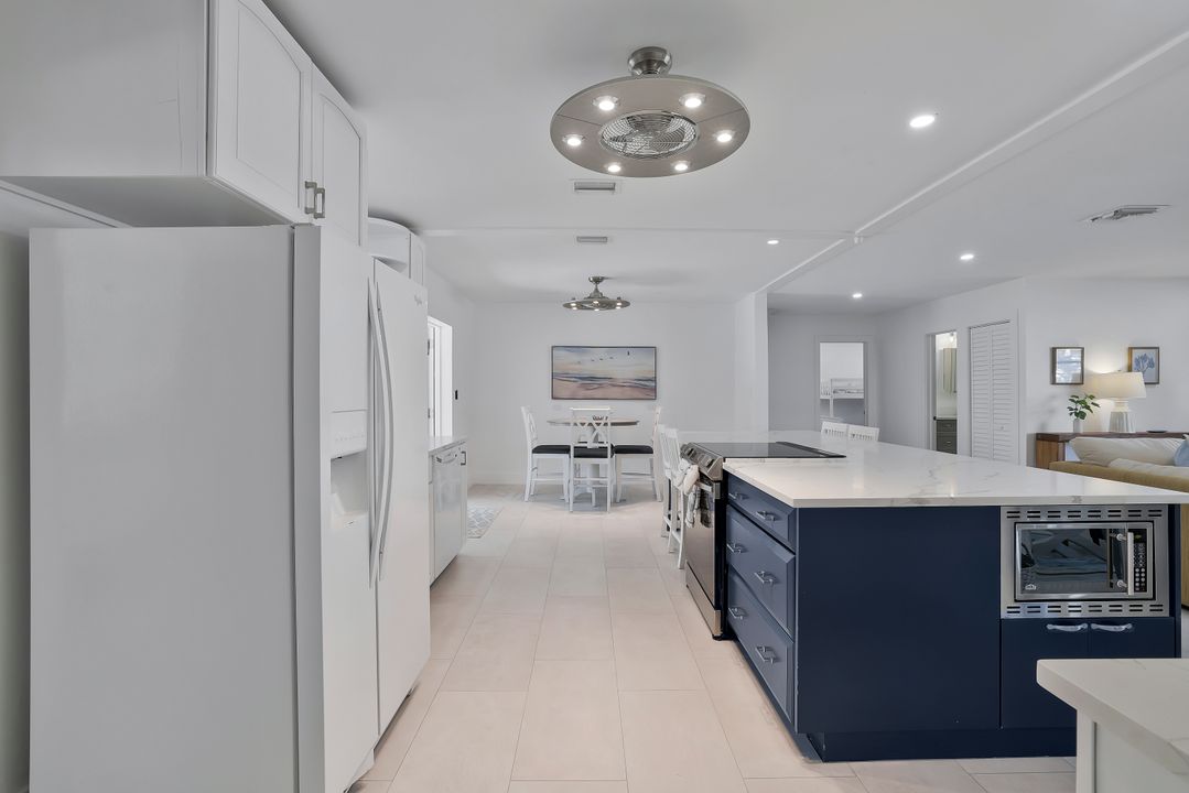 854 101st Ave N, Naples, FL 34108