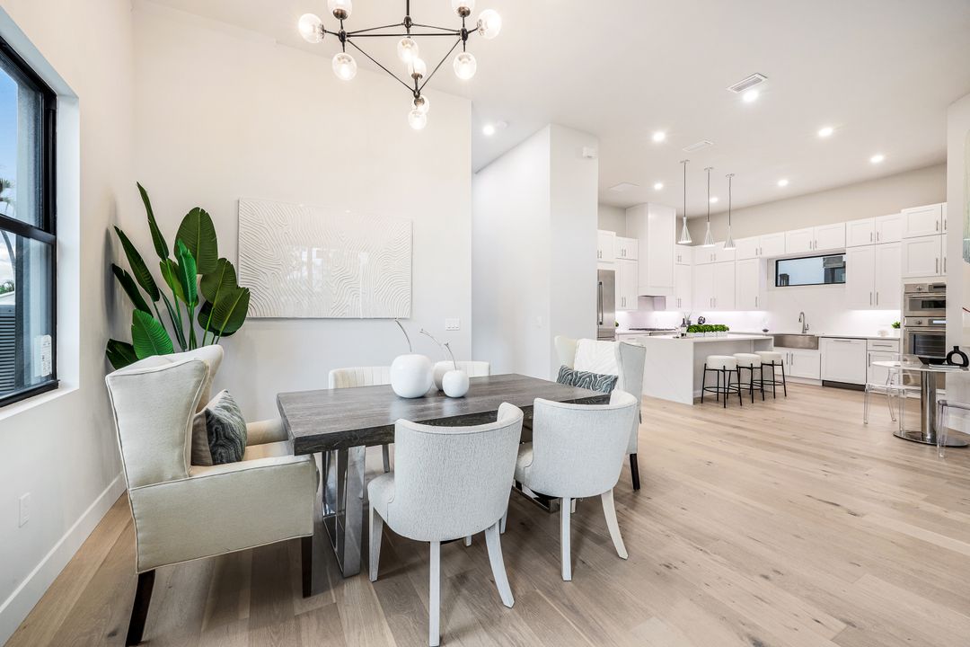 524 103rd Ave N, Naples, FL 34108