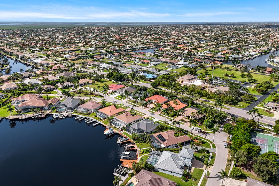 1812 Lagoon Ln, Cape Coral, FL 33914