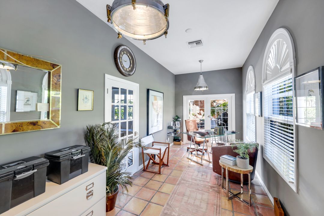 180 Edgemere Way S, Naples, FL 34105