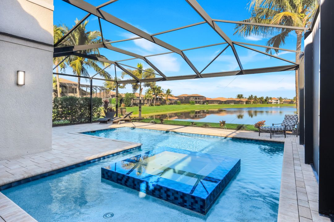 2735 Cinnamon Bay Cir, Naples, FL 34119