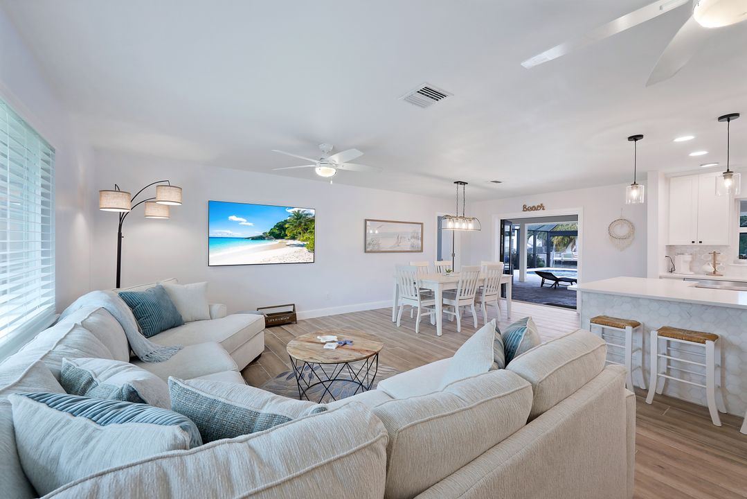 401 Lagoon Ave, Naples, FL 34108