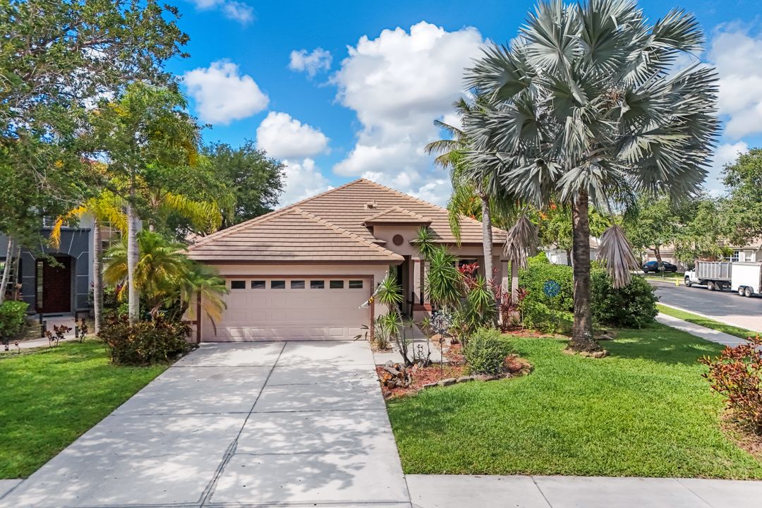 8241 Laurel Lakes Blvd, Naples, FL 34119