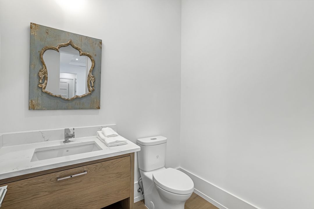 201 8th St S #308, Naples, FL 34102