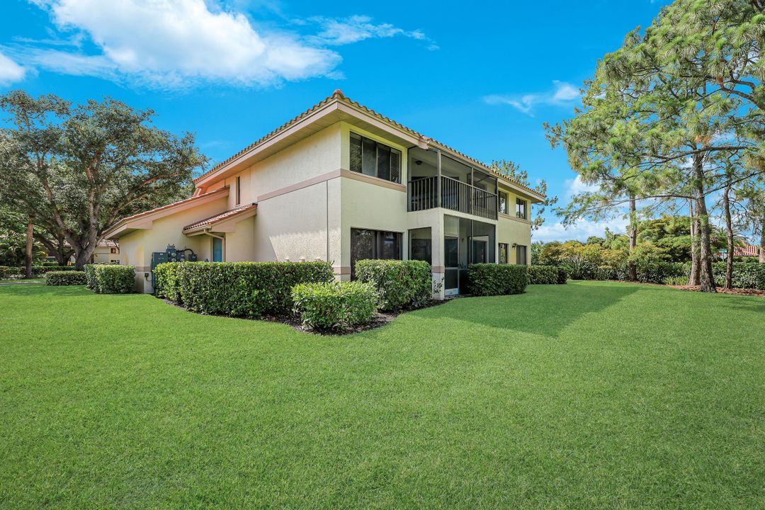 142 Bennington Dr #8, Naples, FL 34104