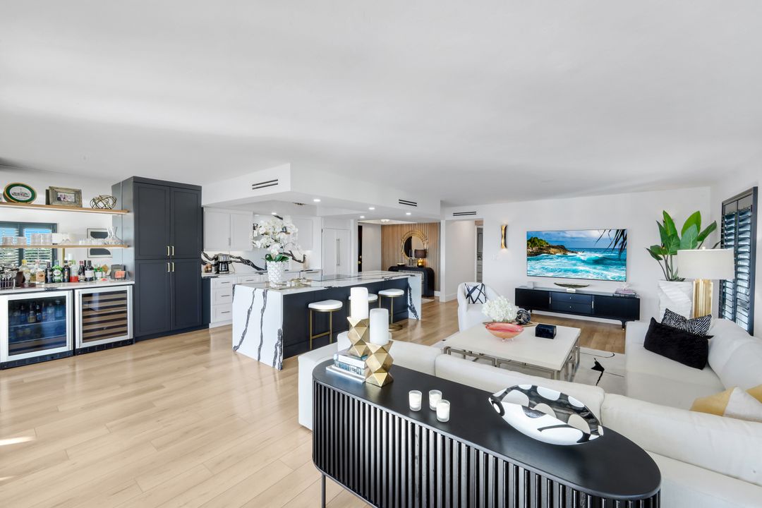 250 Park Shore Dr #801, Naples, FL 34103