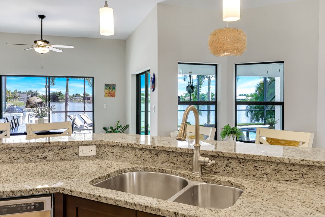 401 NE 19th Pl, Cape Coral, FL 33909