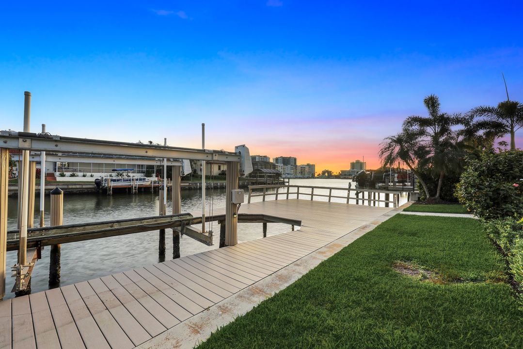 464 Oak Ave, Naples, FL 34108