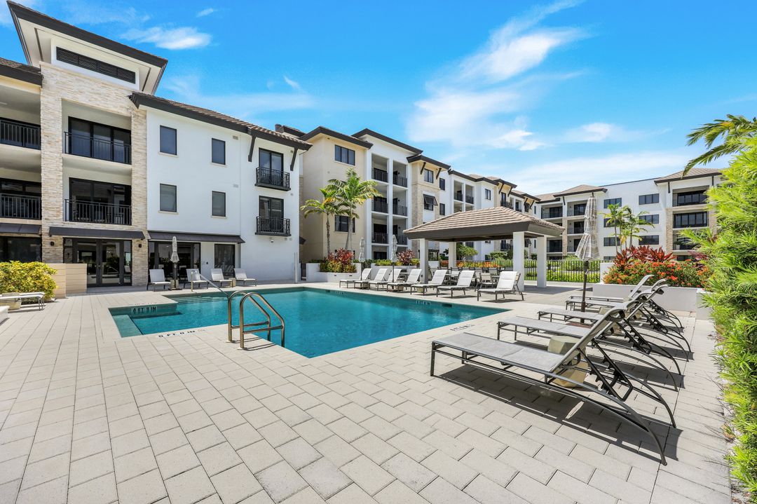 1135 3rd Ave S #303, Naples, FL 34102