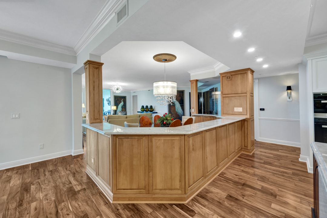 285 Grande Way #903, Naples, FL 34110